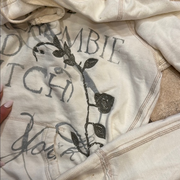 Abercrombie & Fitch Cream Casual Pullover Sweater - Picture 3 of 4